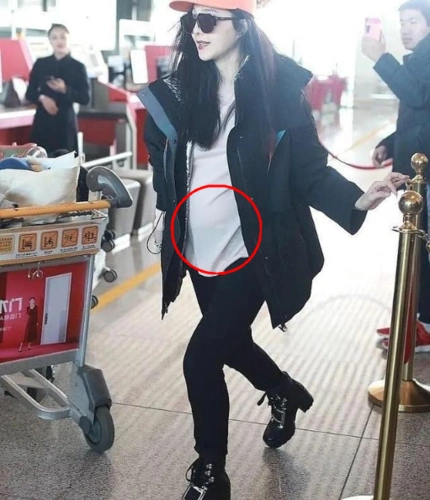 范冰冰挺着大肚子跟粉丝合影,网友质疑怀孕了,是真的吗?