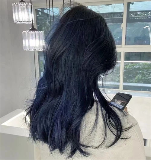 2023年显白发色推荐 高级感蓝黑色染发