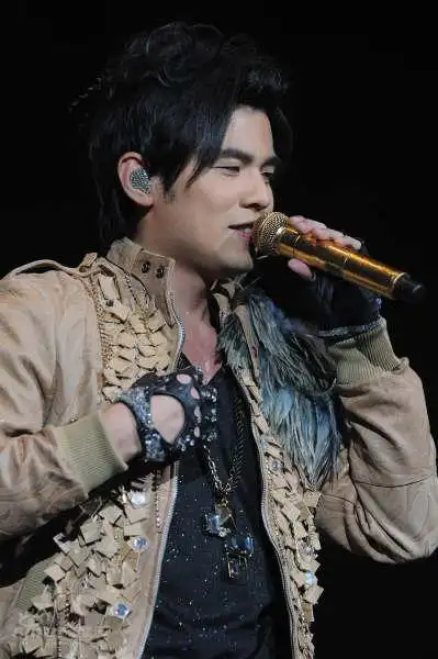 图文:周杰伦08巡演多伦多站--"金话筒"