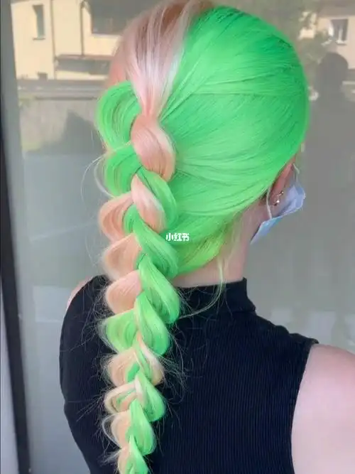 樱花粉77荧光绿双拼发色长春染发流行发色