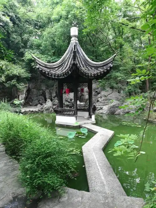 玉女潭是宜兴十景之一,不过游览下来感觉的是还可以提高些景区