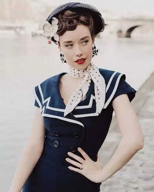 欧式复古发型女高清大图