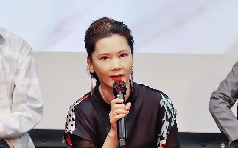 【何赛飞】雷雨&雷雨后上海分享会片段(饭拍)