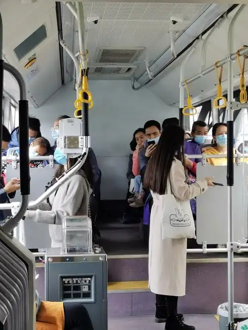 疫情下的成都公交车