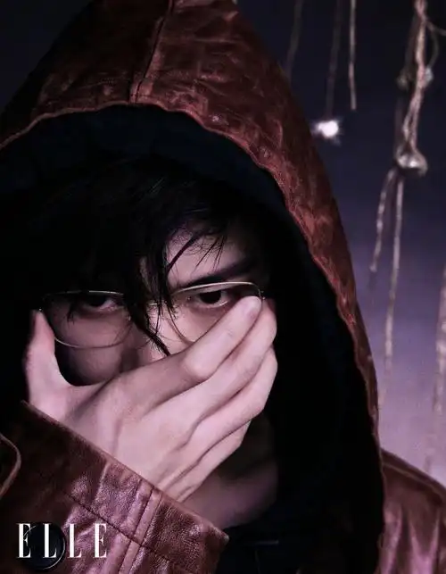 易烊千玺x@elle三月刊封面  当时尚与个性交织,少年@tfboys-易烊千玺