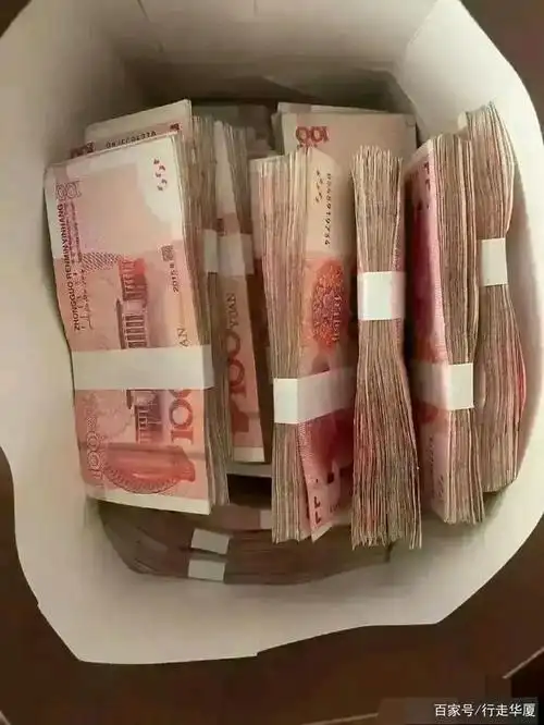 网友说100万现金不到二斤重,专门称了称,看来是不分公斤小数点