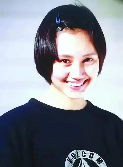 袁泉:6根钢钉1根钢条,坚守多年不变,袁泉打了多少明星的脸?