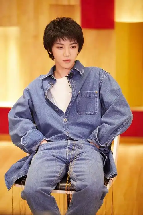 可爱的华晨宇壁纸