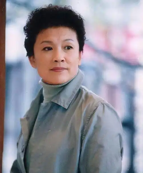 容貌出众60岁却不生孩子的6位女星杨丽萍为了跳舞拿掉孩子