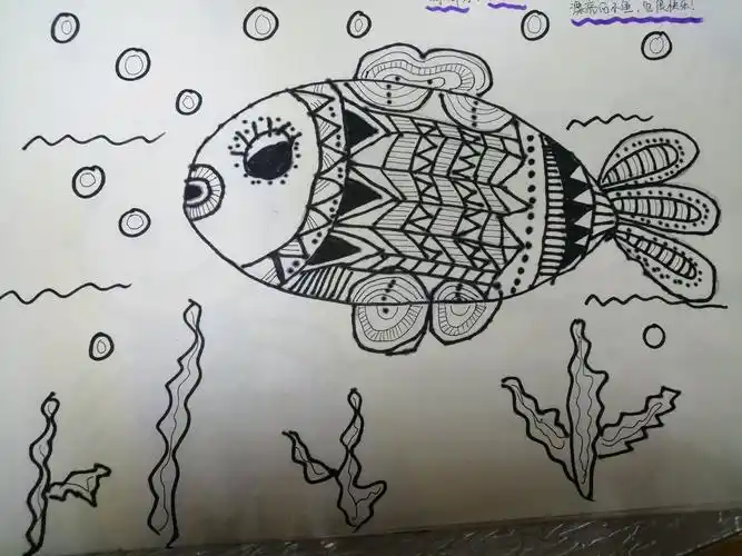 流畅的线条勾画漂亮的小鱼