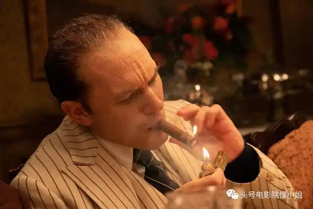 汤姆哈迪黑帮新片口碑扑了毁容演疤面煞星神似教父马龙白兰度