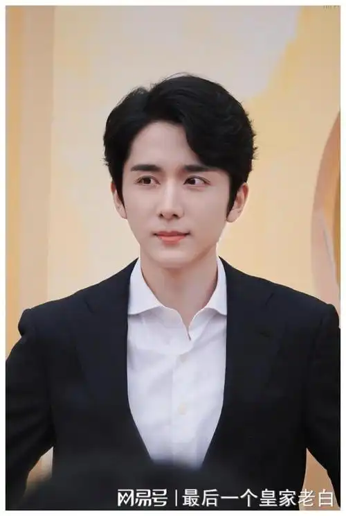 张新成一年三疯批,恋爱风波成焦点?