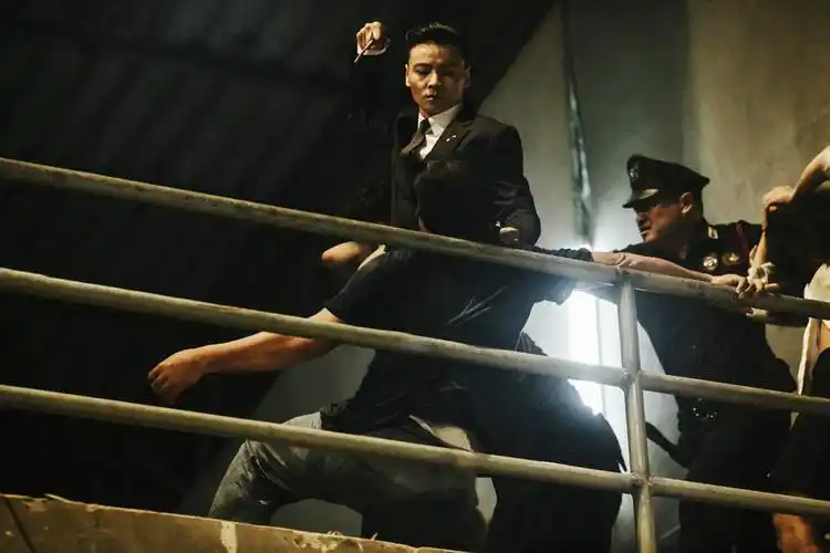 p>《杀破狼2》是由太阳娱乐文化,银都机构有限公司,博纳影业集团联合