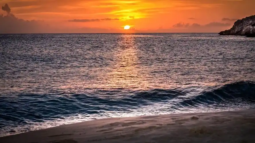 修成海边石头的温柔高清桌面壁纸.海边的石头为什么温柔?