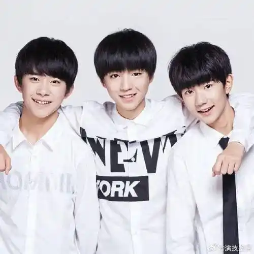 tfboys合照越来越熟了##tfboys搂着搂着就长大了