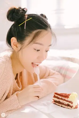 汤梦佳,可爱美女,丸子头,养眼,迷人,私房照,大陆明星,女演员