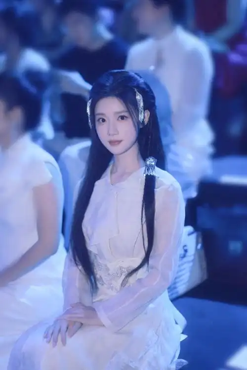 陈意涵estelle超话91#中国国际时装周#见证盛世风采,享东方美学.