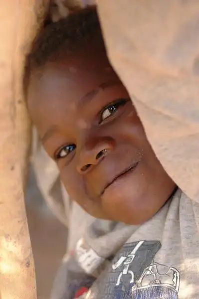 (小孩子的天真笑容)