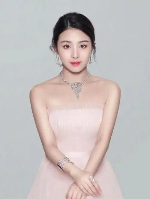 镇江苏王——张含韵:甜美系美人