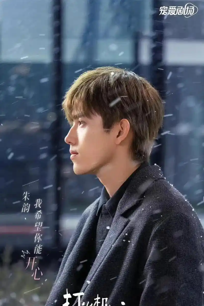 陈飞宇侧脸不好看,导演就不要频繁给侧脸特写嘛,这不是明摆着放大演员