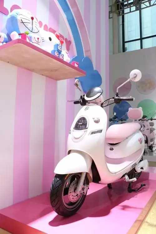 此次亮相浙江展的还有绿源的"色彩之道"——启用德国车漆,开启车漆