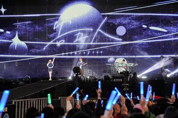 五月天《诺亚方舟十周年特别版》线上跨年演唱会 多元镜像特效缔造傲