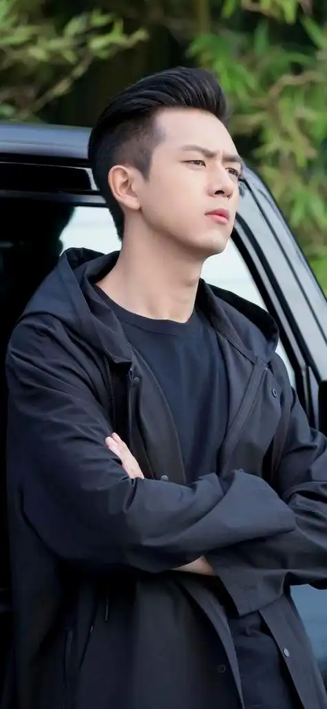 亲爱的热爱的李现剧照图片 李现黑色衣服太酷了