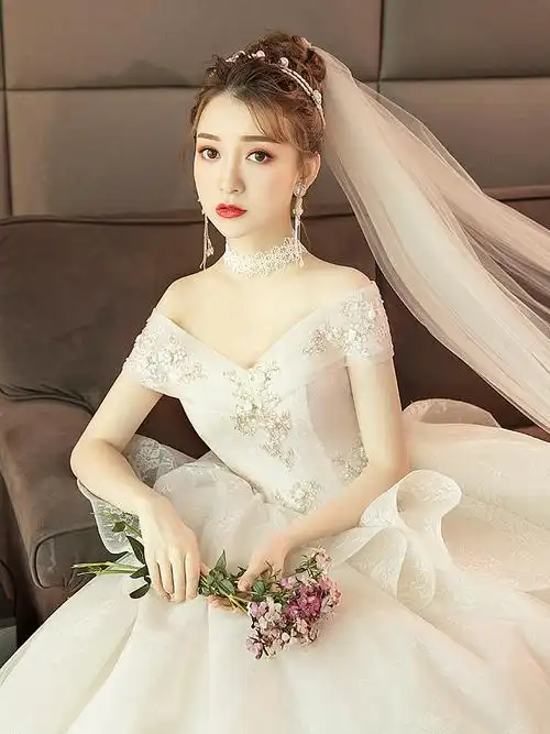 宫廷齐地婚纱礼服2020新款赫本风一字肩法式新娘结婚显瘦大码复古