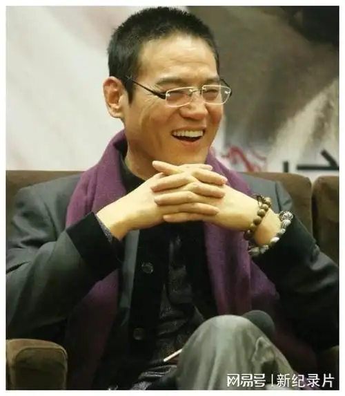 原来他是巍子的儿子,难怪长得帅演技还出色,真的是虎父无犬子