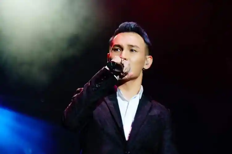 李维全新单曲《从前》上线 温柔嗓音深情讲述难忘曾经|李维|从前|单曲