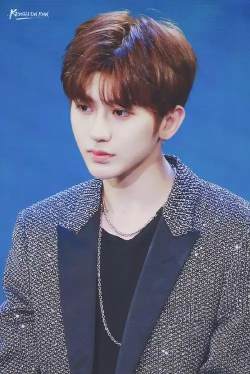 蔡徐坤#||#蔡徐坤新歌afterglow#    有人问,这一生山长水阔  是什么