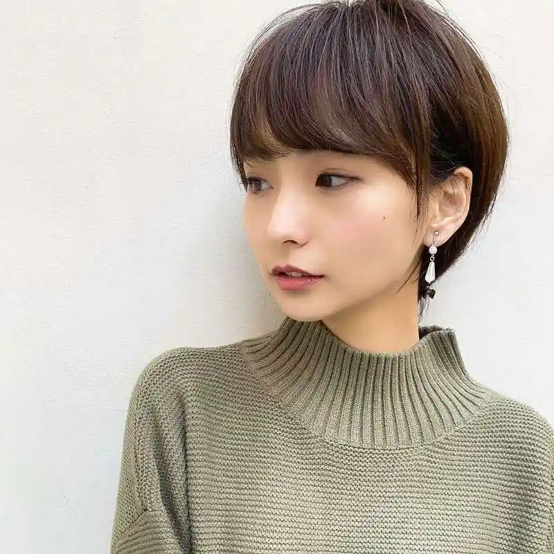 层次结构就属于均等层次的效果,这种层次结构在短发中比较多见,因为