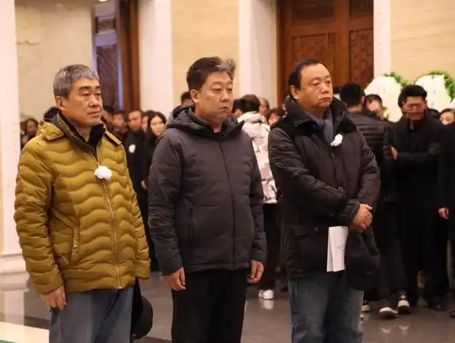 新闻速递送别常贵田用掌声为相声大叔送行