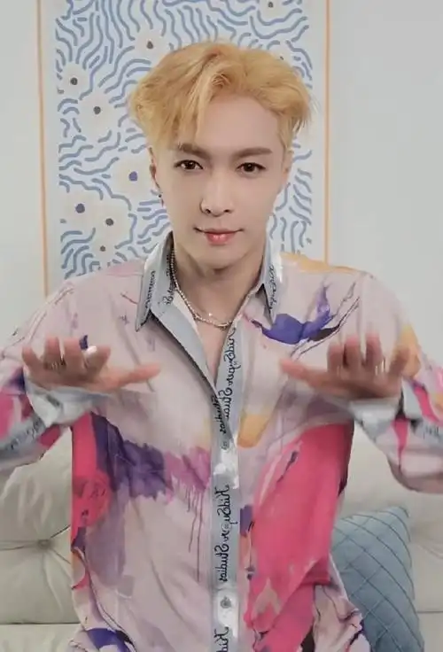 张艺兴[超话]##张艺兴爱豆发色##张艺兴cha了冻冻