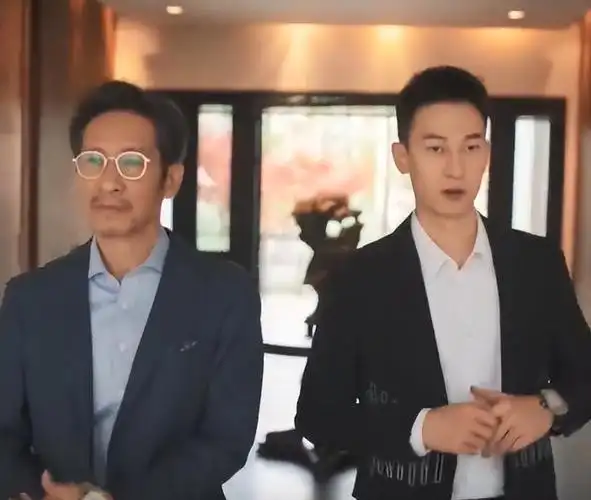 《城中之城》王劲松儿子来头大,毕业于中戏,江湖人称话剧小王子