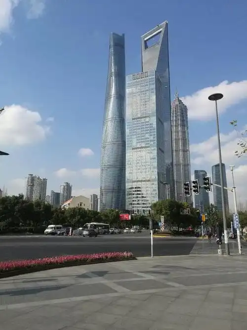 上海浦东新区,gdp一万亿,一个新一线城市的规模水平