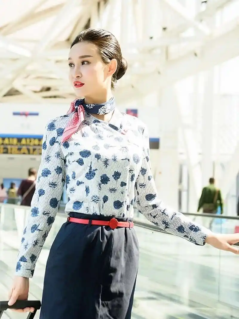 永恒的经典,东方神韵,东航空姐制服 96东航员工制服一直是国内航空