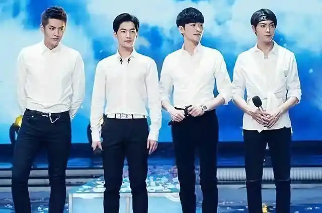 男星真实身高,李易峰不足175,杨洋更矮,而他拍照还要垫脚!