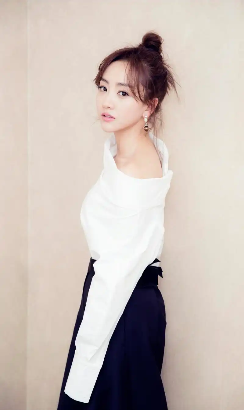 杨蓉高清写真美图:风姿绰约,妩媚动人