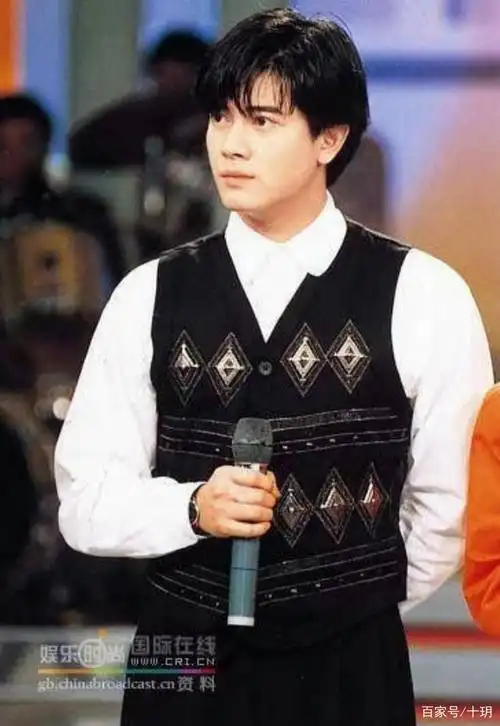 90年代初期因为四大天王的爆红, 郭富城的中分成了最时髦的发型