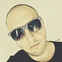 光头墨镜男头像图片 霸气光头男士戴墨镜头像_微信头像图片大全