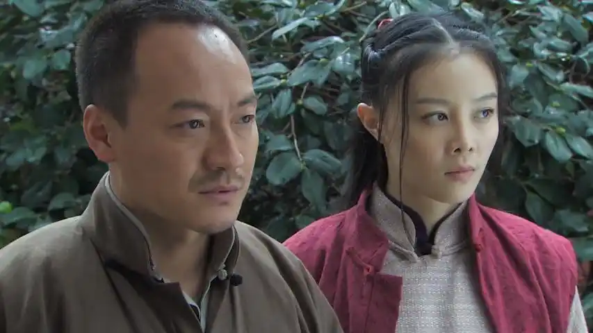 《我的抗战之铁血轻奇兵》男子找到站长,鬼子上前阻拦,站长难道叛变了