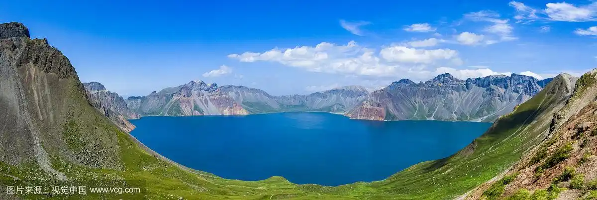 中国长白山天池全景图