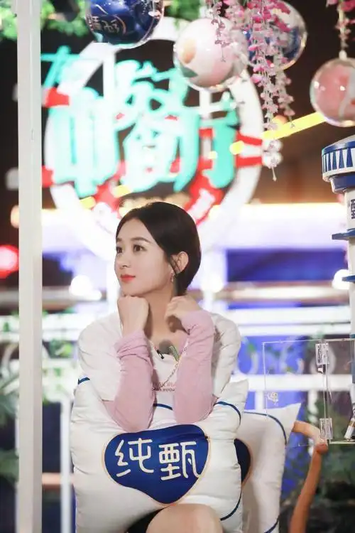 赵丽颖《中餐厅》第八期相关物料送上 用泡泡相机留住最美好的记忆