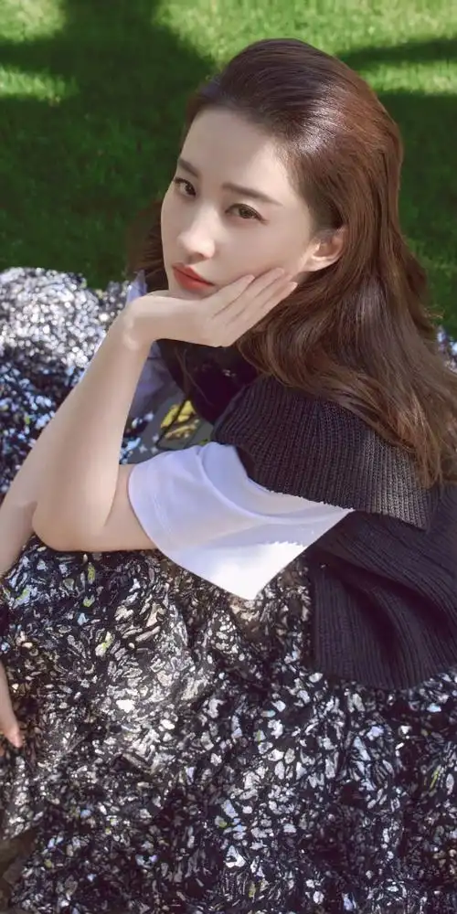 刘亦菲出图##刘亦菲裙子好像钢丝球