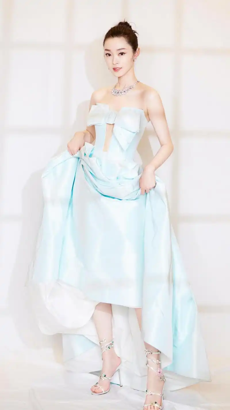 宋轶冰淇淋绿长裙