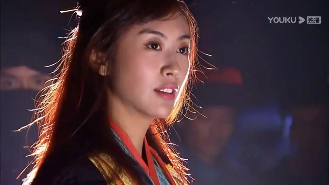 连她本人都被这一组照片丑到了……_李菲儿