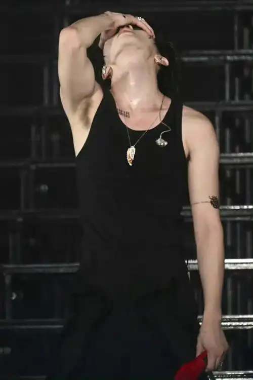 令人窒息的～ 喉结#蔡徐坤