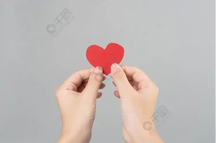 手部姿势比心手势摄影