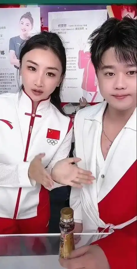 现在的她,依靠着奥运冠军的光环,与知名网红辛巴的公司达成合作,正式